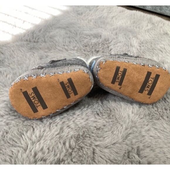 Toms grey faux fur lined moccasin booties - Picture 4 of 5